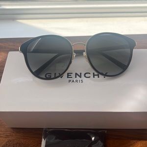 Givenchy sunglasses with original cloth & box